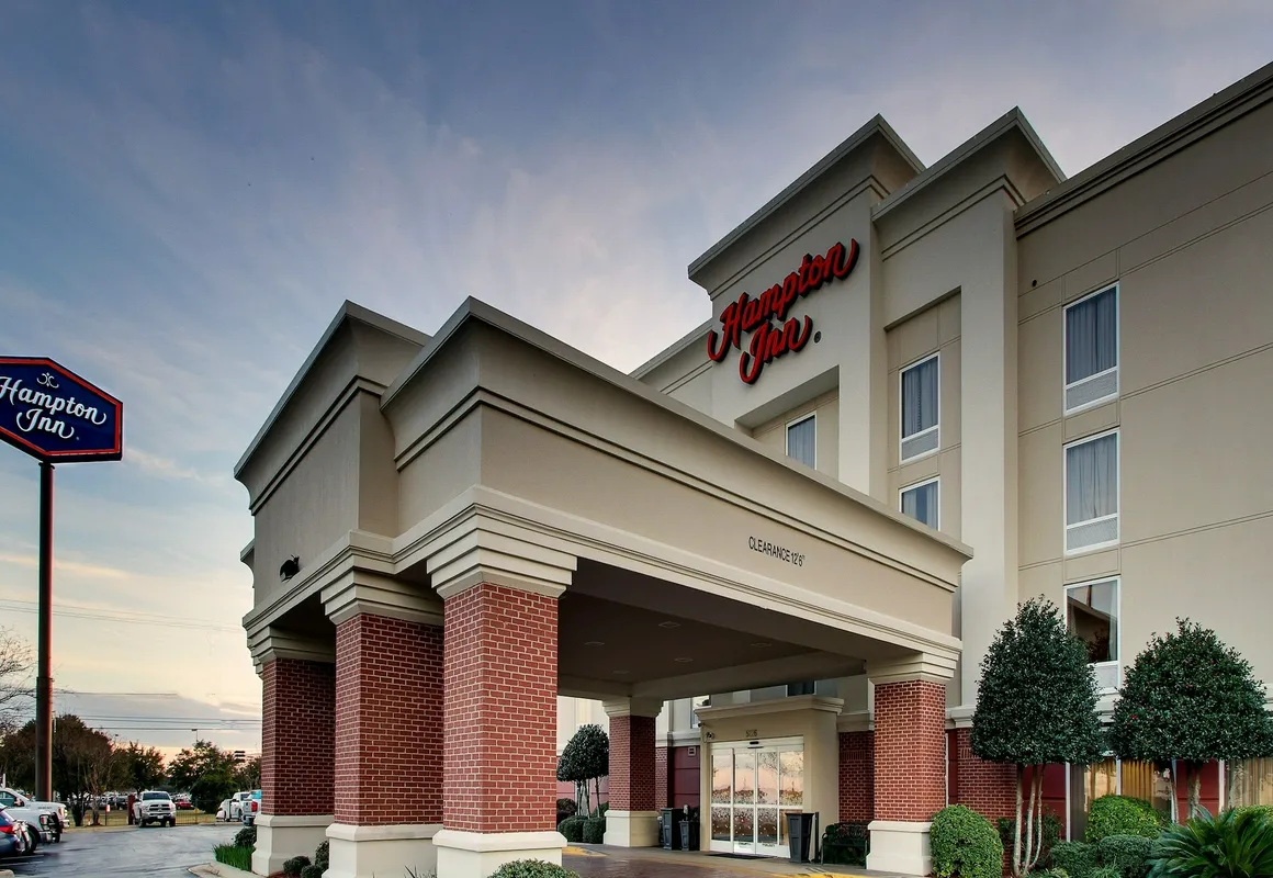 Hampton Inn Shreveport Airport hotel hero