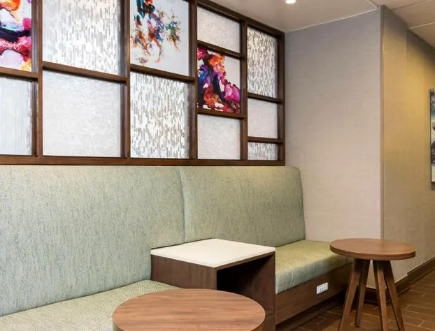 Hampton Inn & Suites Fort Myers - Colonial Blvd hotel detail image 2