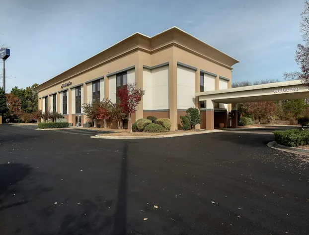 Hampton Inn Commerce hotel detail image 3