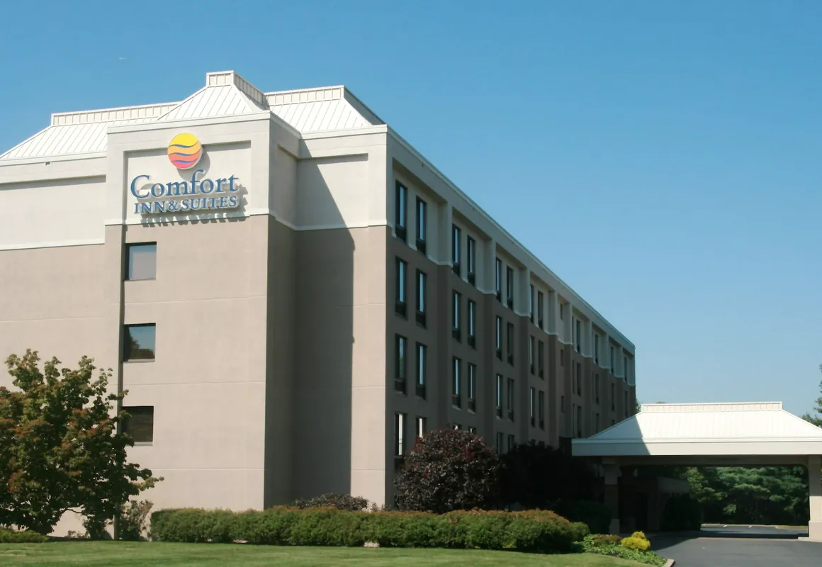 Comfort Inn & Suites Somerset - New Brunswick hotel hero