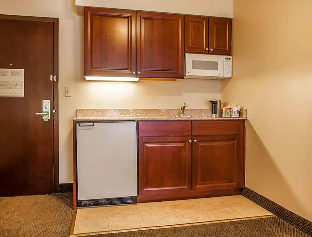 Comfort Inn & Suites Somerset - New Brunswick hotel detail image 4