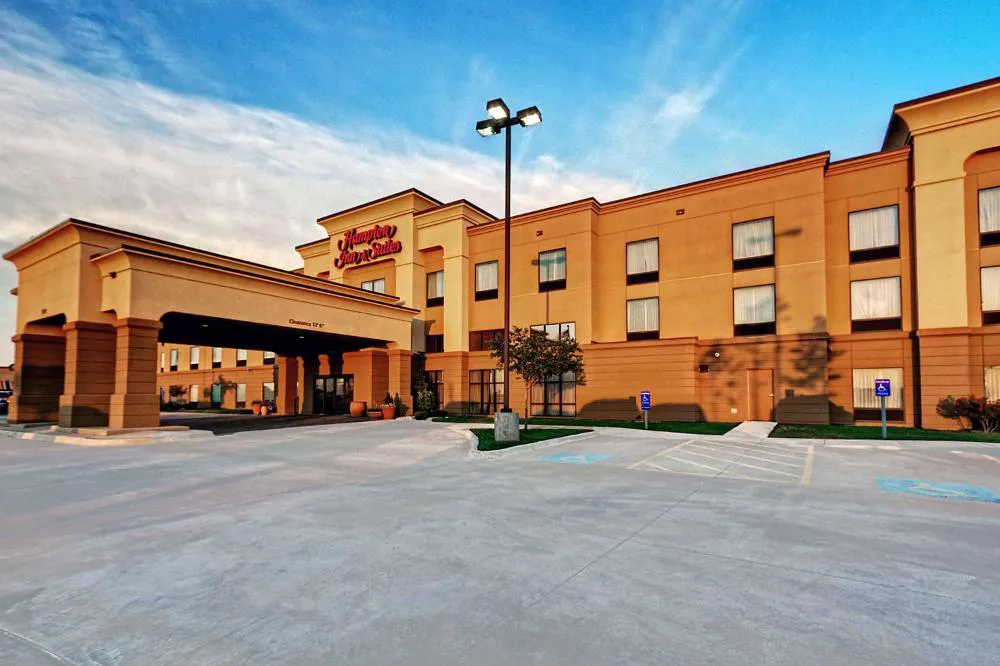 Hampton Inn Suites Altus hotel hero
