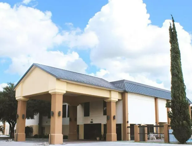 Coratel Inn & Suites by Jasper New Braunfels IH-35 EXT 189 hotel detail image 4