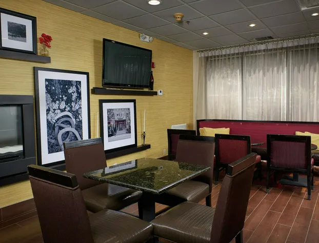 Hampton Inn Louisville I-65 @ Brooks Rd. hotel detail image 2