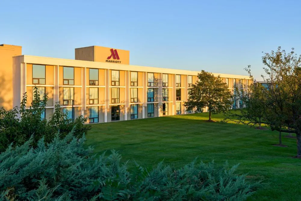 Washington Dulles Airport Marriott hotel hero