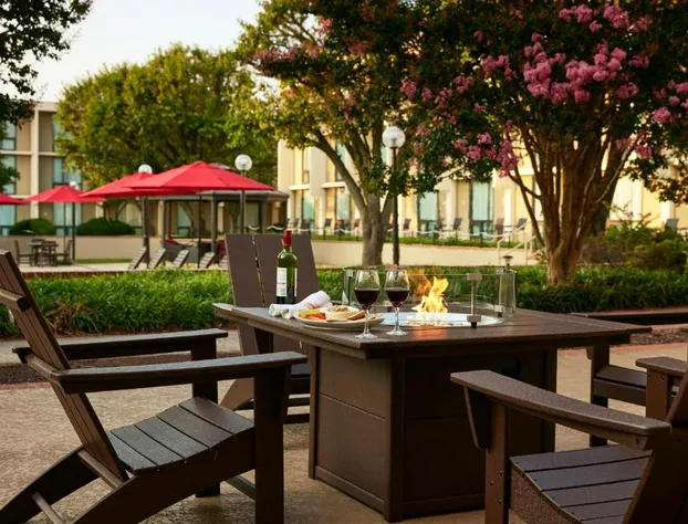 Washington Dulles Airport Marriott hotel detail image 1