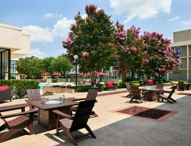 Washington Dulles Airport Marriott hotel detail image 3