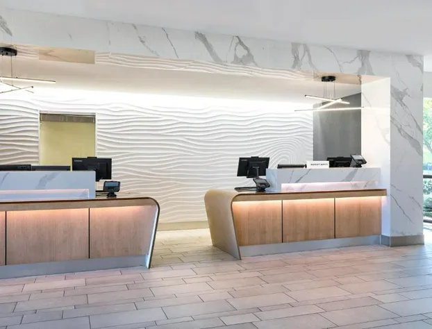 Washington Dulles Airport Marriott hotel detail image 4