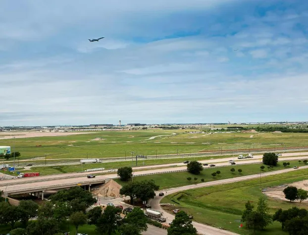 Dallas/Fort Worth Airport Marriott hotel detail image 1
