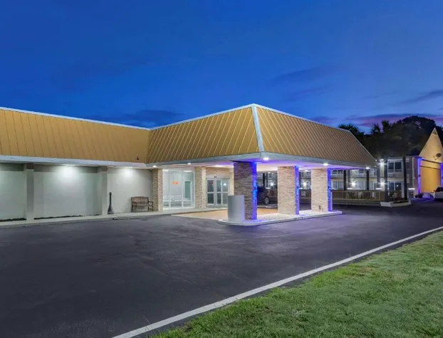 Quality Inn & Suites Pawleys Island hotel detail image 3