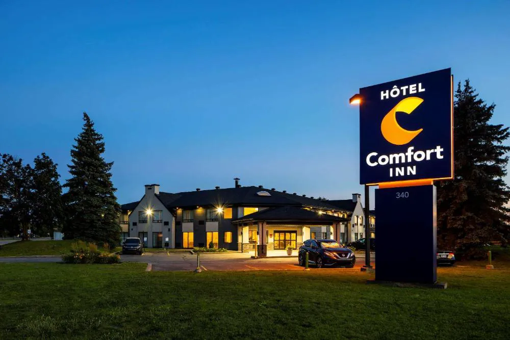 Comfort Inn Aéroport hotel hero