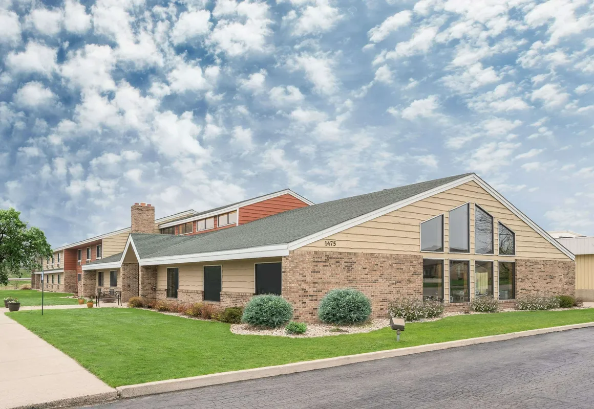 AmericInn by Wyndham Worthington hotel hero