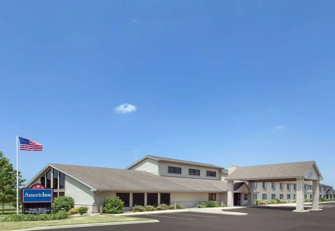 AmericInn by Wyndham Webster City hotel hero