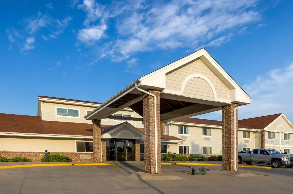Rodeway Inn Hesston hotel hero