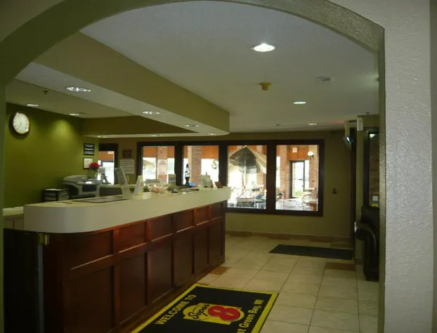 Super 8 by Wyndham Green Bay I-43 Bus. Park hotel detail image 1