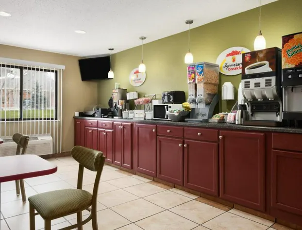 Super 8 by Wyndham Green Bay I-43 Bus. Park hotel detail image 4