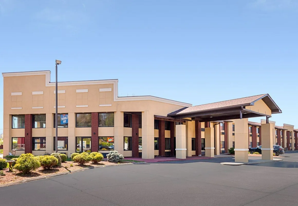 Quality Inn Parkersburg North - Vienna hotel hero