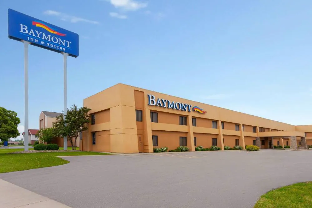 Baymont by Wyndham Green Bay hotel hero