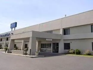 Baymont by Wyndham Green Bay hotel detail image 2