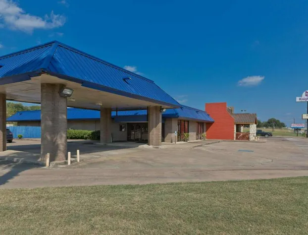 Knights Inn Brenham hotel detail image 1