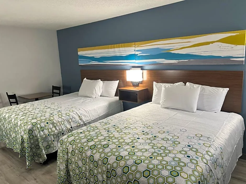 HomeTowne Studios by Red Roof Florence, KY-Cincinnati Airport hotel hero