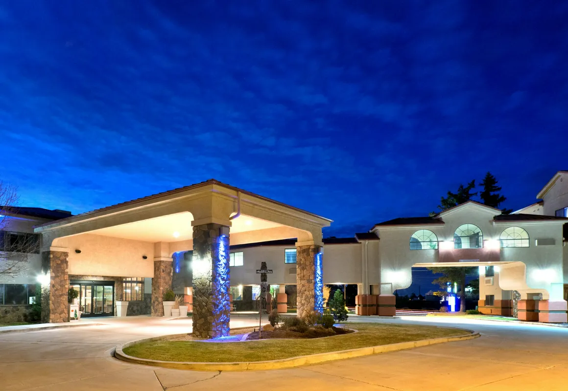 Holiday Inn Express Show Low by IHG hotel hero