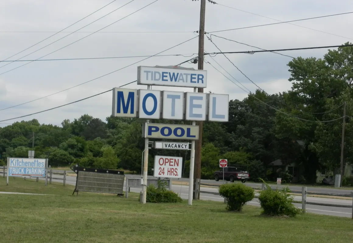 Tidewater Motel hotel hero
