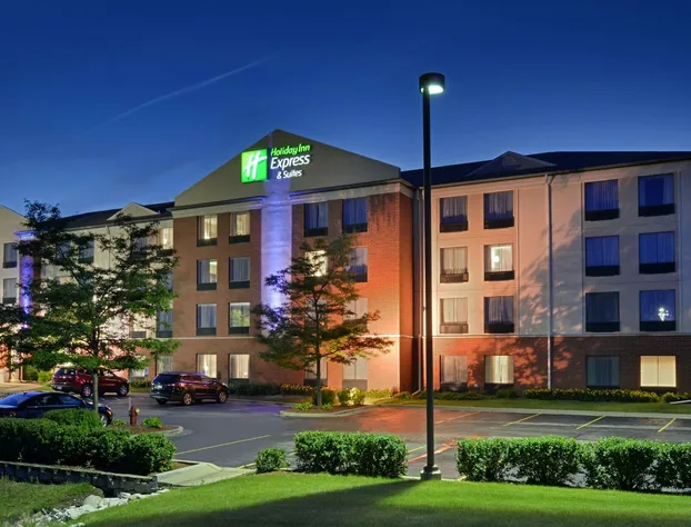 Holiday Inn Express & Suites New Berlin by IHG hotel detail image 1