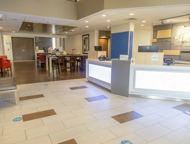 Holiday Inn Express Marshfield by IHG hotel detail image 2