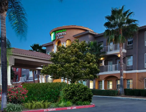 Holiday Inn Express & Suites Corona by IHG hotel detail image 2