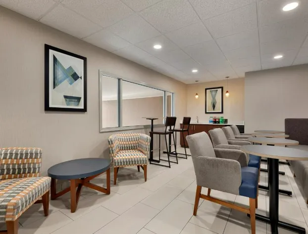 Holiday Inn Express Hotel & Suites Auburn - University Area by IHG hotel detail image 4