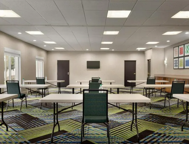 Holiday Inn Express Hotel & Suites Auburn - University Area by IHG hotel detail image 3