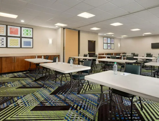 Holiday Inn Express Hotel & Suites Auburn - University Area by IHG hotel detail image 4