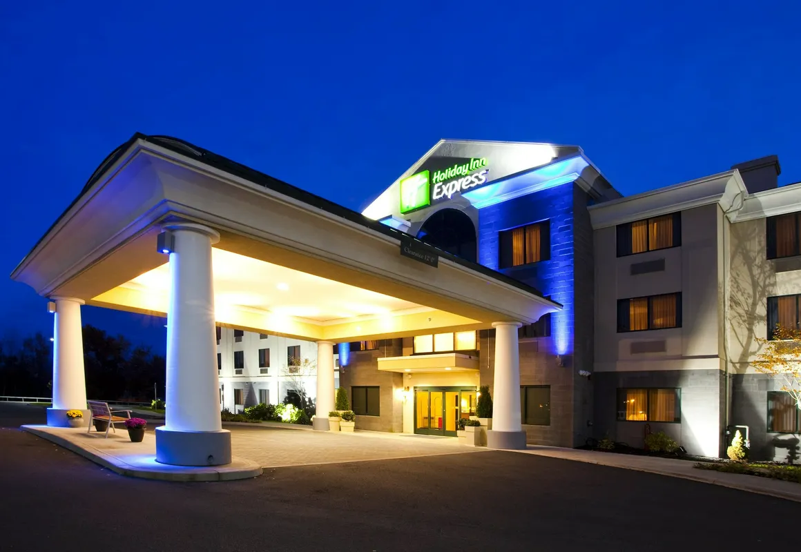 Holiday Inn Express Syracuse Airport by IHG hotel hero