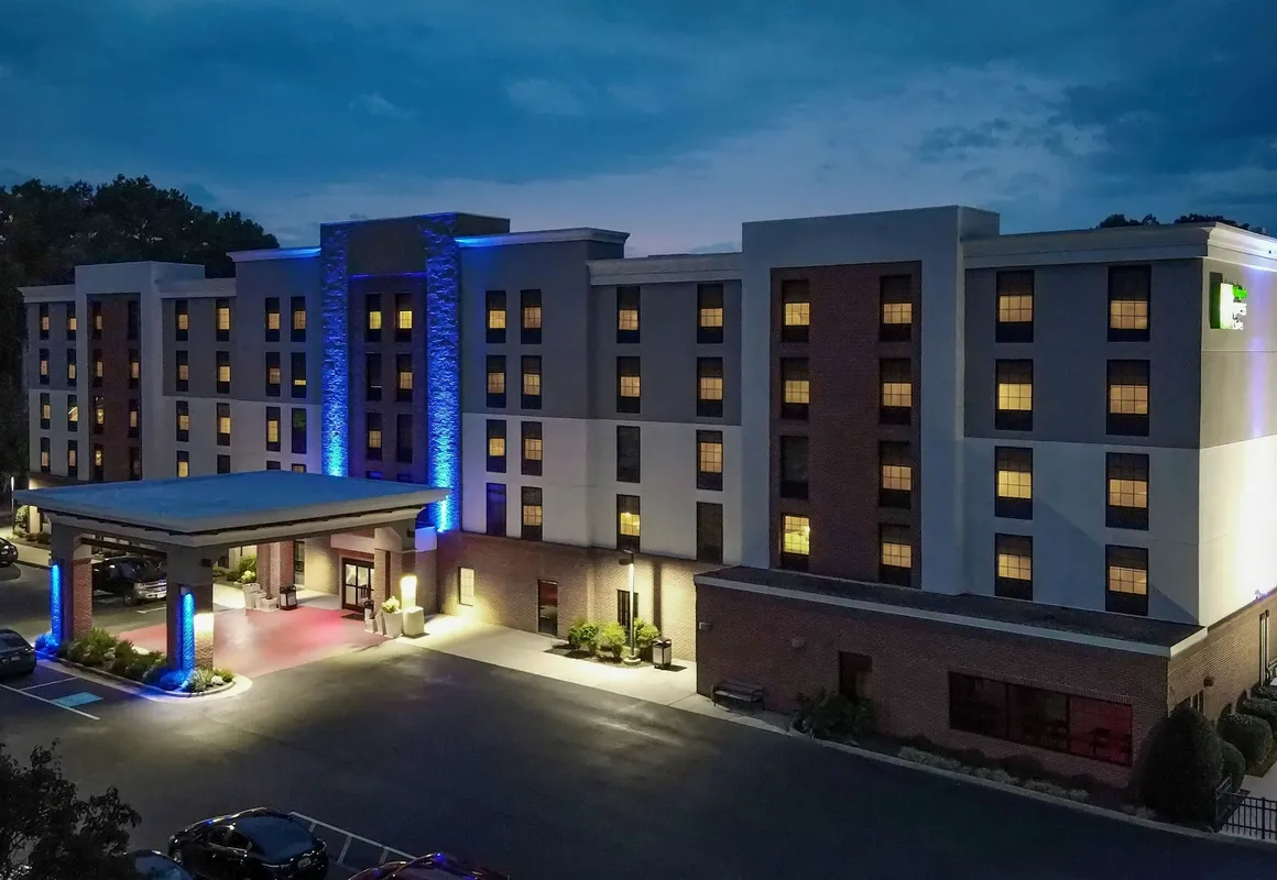 Holiday Inn Express & Suites Newport News by IHG hotel hero