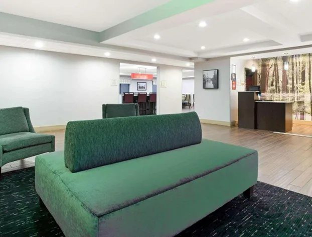 La Quinta Inn & Suites by Wyndham Norwich-Plainfield-Casino hotel detail image 4