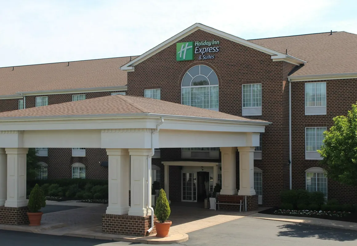 Holiday Inn Express Hotel & Suites Warrenton by IHG hotel hero
