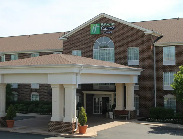 Holiday Inn Express Hotel & Suites Warrenton by IHG hotel detail image 1