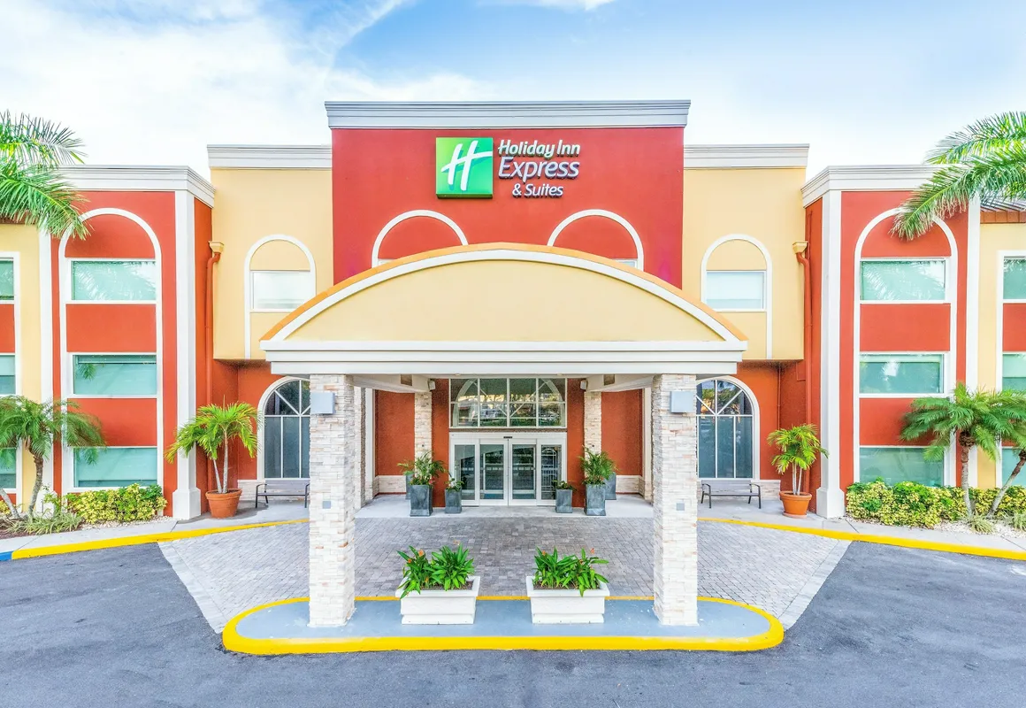 Holiday Inn Express & Suites Bradenton West by IHG hotel hero