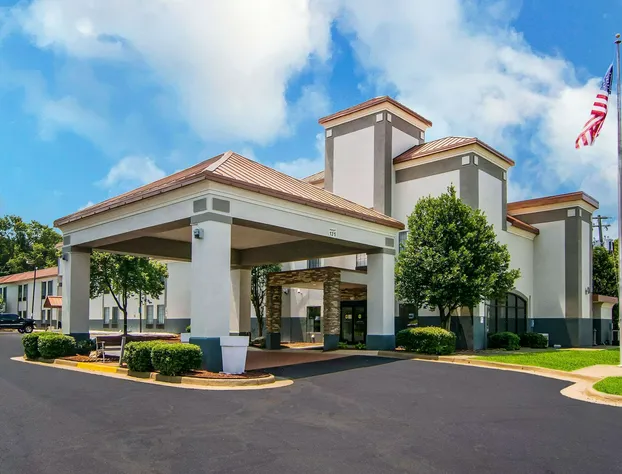 Clarion Pointe South Boston - Danville East hotel detail image 1