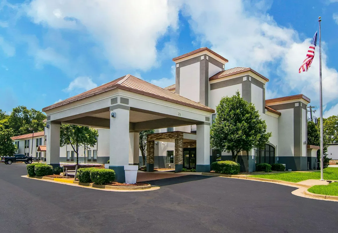 Clarion Pointe South Boston - Danville East hotel hero