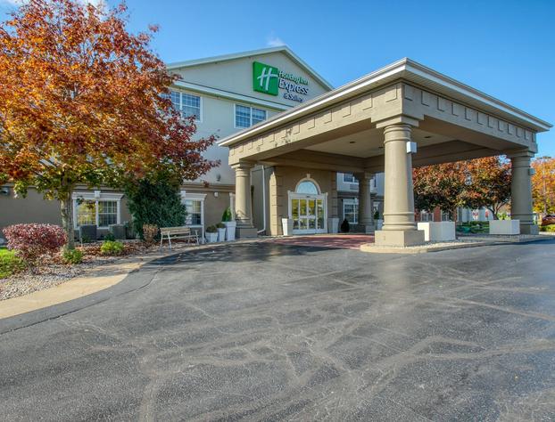 Holiday Inn Express Hotel & Suites Oshkosh by IHG hotel detail image 1