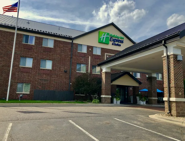 Holiday Inn Express Hotel & Suites St. Paul-Woodbury by IHG hotel detail image 1