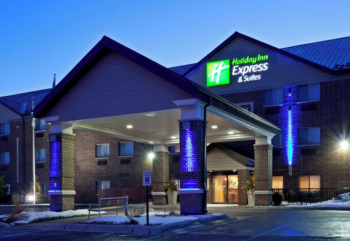 Holiday Inn Express Hotel & Suites St. Paul-Woodbury by IHG hotel hero
