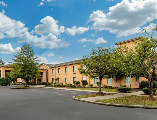 Quality Inn & Suites Benton - Draffenville hotel detail image 1