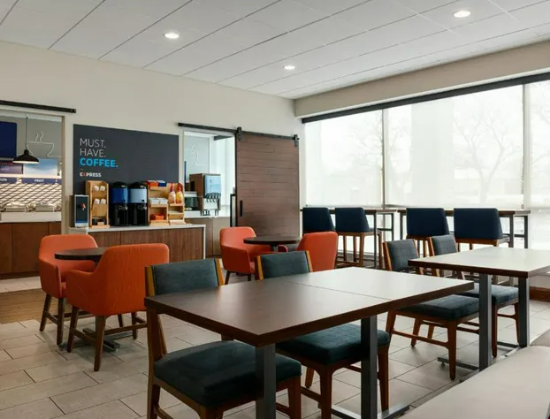Holiday Inn Express Baltimore at the Stadiums by IHG hotel detail image 2