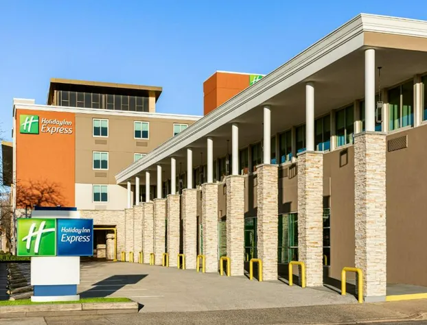 Holiday Inn Express Baltimore at the Stadiums by IHG hotel detail image 1