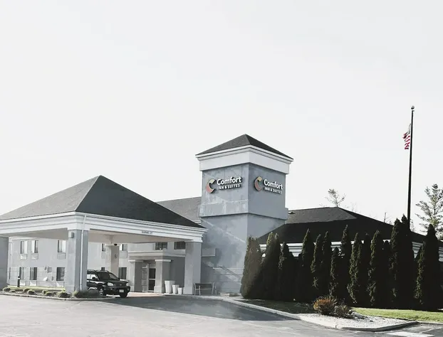 Comfort Inn & Suites NW Milwaukee hotel detail image 1