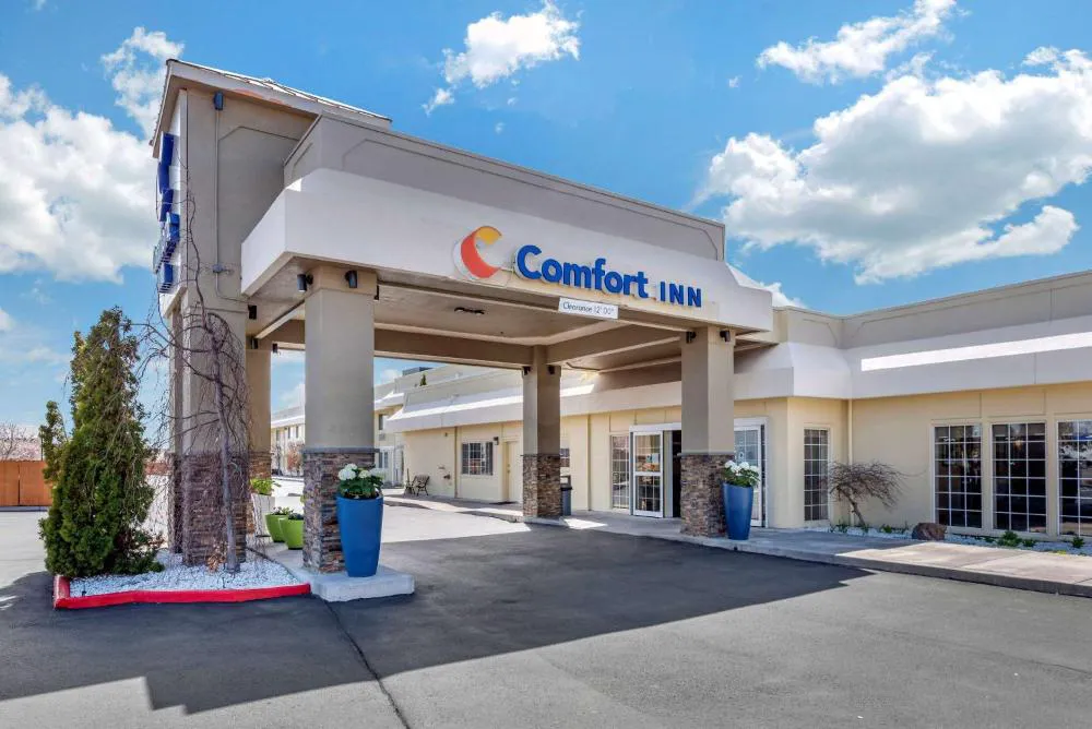 Comfort Inn & Suites Klamath Falls hotel hero