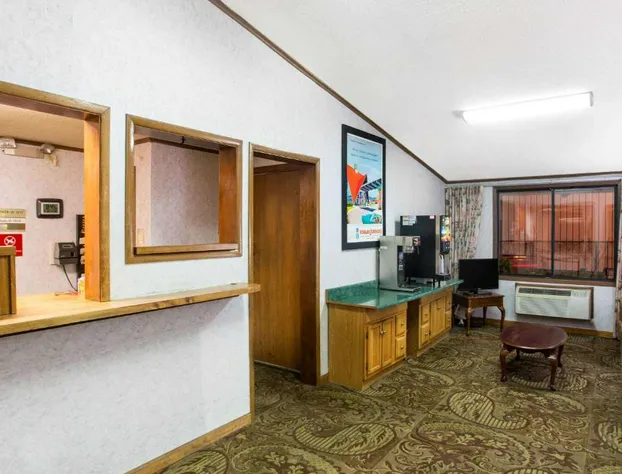 Howard Johnson by Wyndham Wilmington hotel detail image 3